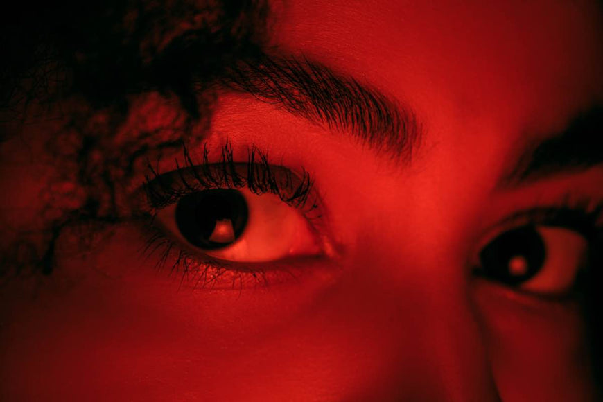 Using Red Light Therapy for Macular Degeneration in Your Eyes